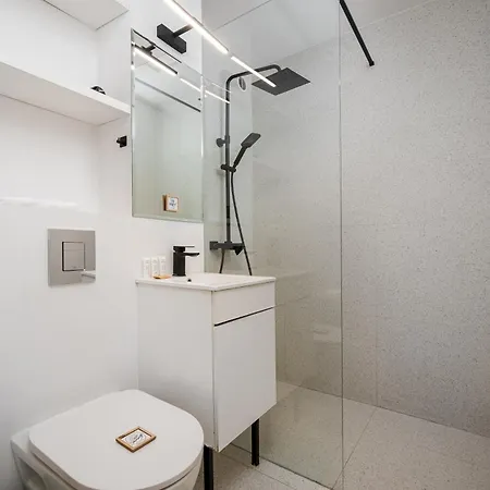 Lägenhet Chlodna Superior By Bookinghost