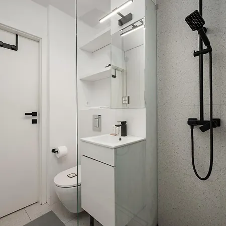 Chlodna Superior By Bookinghost *