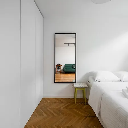 Chlodna Superior By Bookinghost